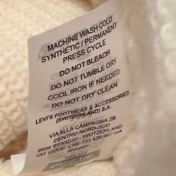 Levi's Women's Front Logo Beanie Hat Knit Cream One Size NWOT - Picture 7 of 7